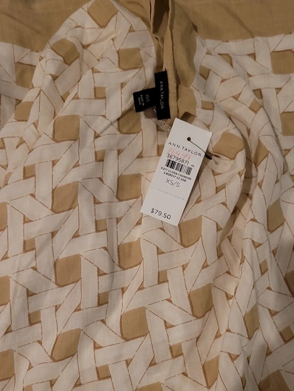 NWT Ann Taylor Beige and White Woven Kimono Wrap